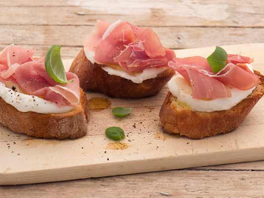 ristorante_soreva_crostini_prosciutto_533X400